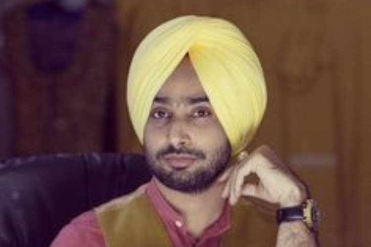 Ink Readible: सूफी सिंगर सतिंदर सरताज ने अपनी कविताओं से बांधा समां