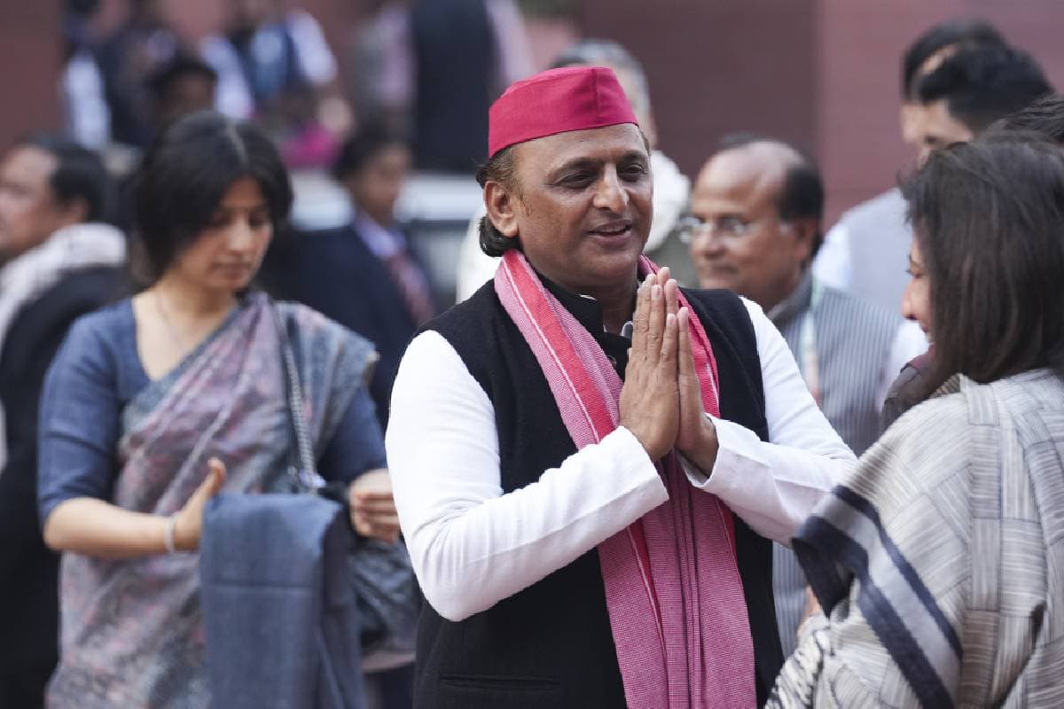 Mahakumbh 2025 : भीड़ के डर से बंद किया रेलवे स्टेशन, अखिलेश यादव बोले- कल को पुलिस स्टेशन भी बंद कर देंगे