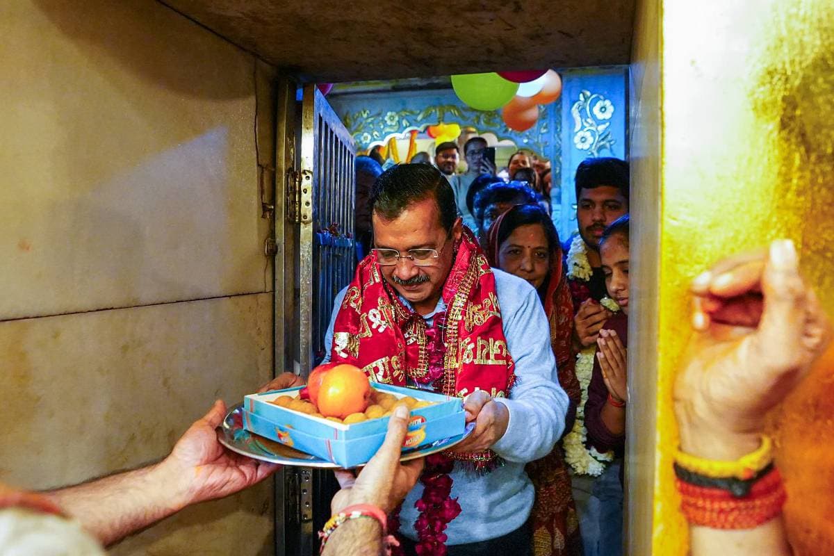 Delhi Election Video : рднрдЧрд╡рд╛рди рднрд░реЛрд╕реЗ рджрд┐рд▓реНрд▓реА рдЪреБрдирд╛рд╡, рдордВрджрд┐рд░ рдореЗрдВ рдЖрдк рдФрд░ рдмреАрдЬреЗрдкреА рдХреЗ рджрд┐рдЧреНрдЧрдЬ