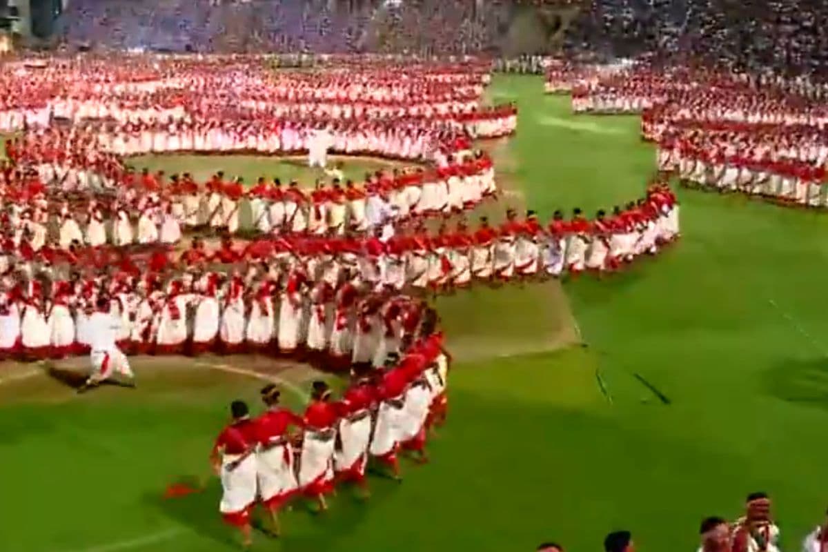 Assam Jhumoir Binandini Event: рдкреАрдПрдо рдореЛрджреА рдХреА рдореМрдЬреВрджрдЧреА рдореЗрдВ 8600 рдХрд▓рд╛рдХрд╛рд░реЛрдВ рдиреЗ рд░рдЪрд╛ рдЗрддрд┐рд╣рд╛рд╕, рдПрдХ рд╕рд╛рде рдХрд┐рдпрд╛ рдиреГрддреНрдп