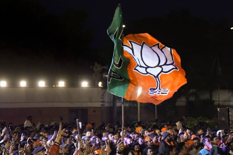 बिना विधायक कैसे दिल्ली के सीएम बन सकते हैं ये नेता, पढ़ें पूरी खबर