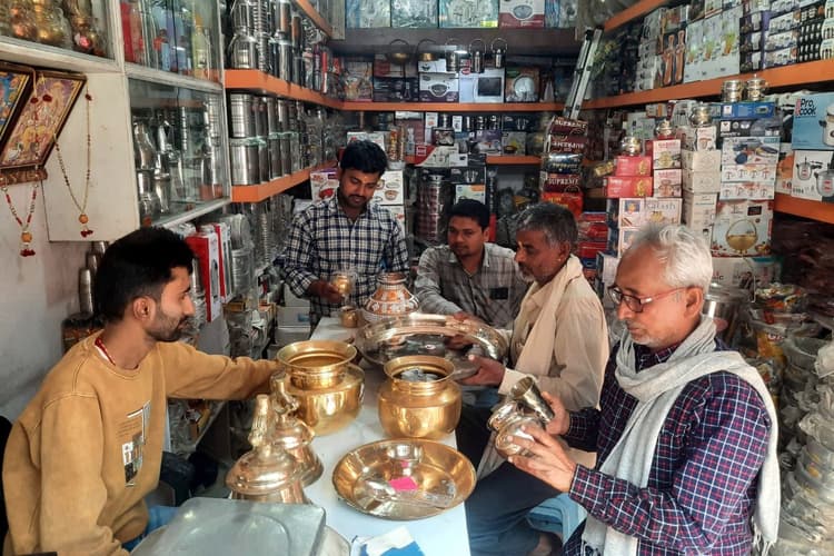 बिहार के इस जिले में बर्तन बाजार हुआ गुलजार, लग्न में हर दिन 60 लाख का कारोबार