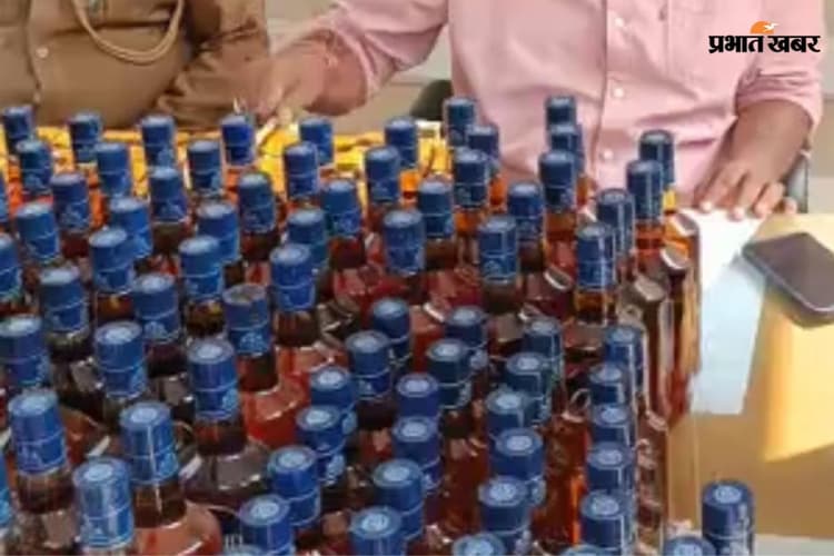 बांका में कार के तहखाने से 100 लीटर शराब बरामद, फिल्मी अंदाज में तस्कर को पुलिस ने पकड़ा