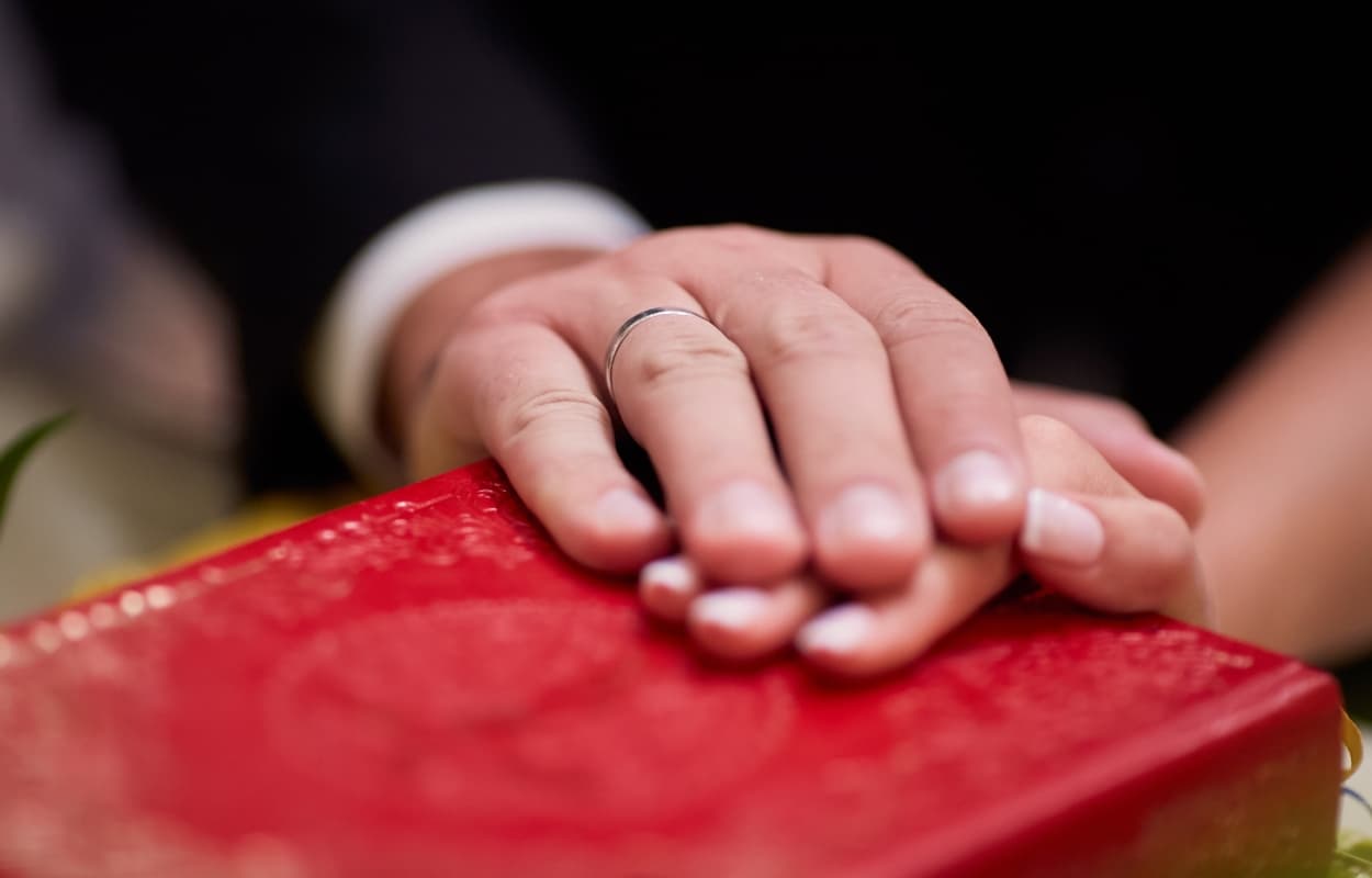 शादी करो नौकरी पाओ, सिंगल्स को कंपनी ने दिया अल्टिमेटम, पढ़ें पूरी