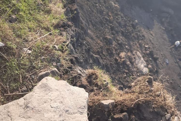 धनबाद के BS माइनिंग में मलबा के नीचे आ जाने से युवक की मौत, 12 साल की बच्ची घायल