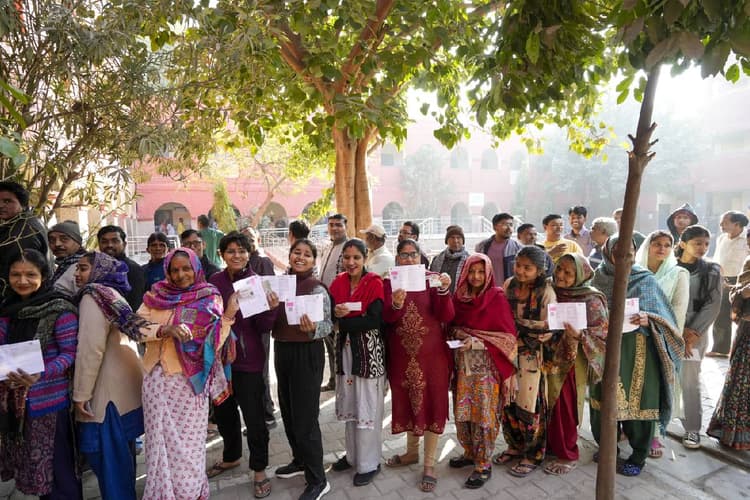 Delhi Chunav Voting 2025: दिल्ली में 5 बजे तक 57.70% मतदान, उत्तर पूर्व में ताबड़तोड़ वोटिंग
