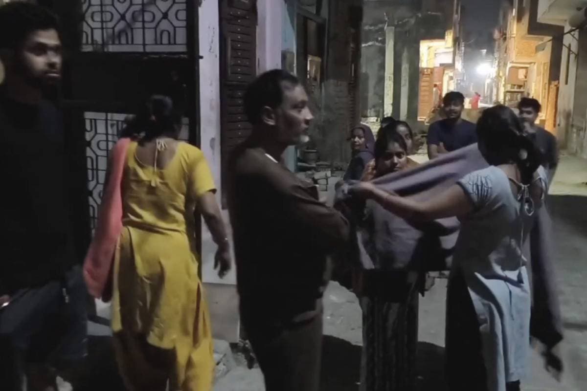 Delhi Earthquake Video : ऐसा लगा जैसे नई दिल्ली रेलवे स्टेशन पर कोई ब्रिज टूट गया