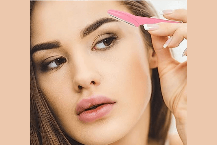 How to Use Facial Razor Correctly: चेहरे पर रेजर इस्तेमाल करते समय इन 5 गलतियों से बचें वरना हो सकती है स्किन डैमेज