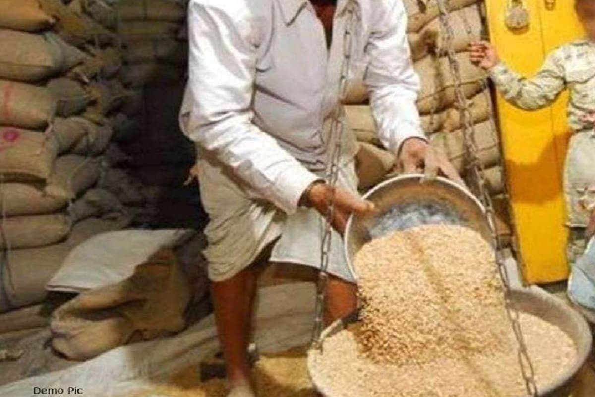 धोखेबाजी से फ्री में राशन लेने वाले हो जाएं सावधान! इनकम टैक्स करने जा रहा ये काम