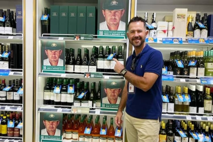 रिकी पोंटिंग की शराब एयरपोर्ट पर अटकी, भारत सरकार के हैवी टैक्स ने किया बुरा हाल!