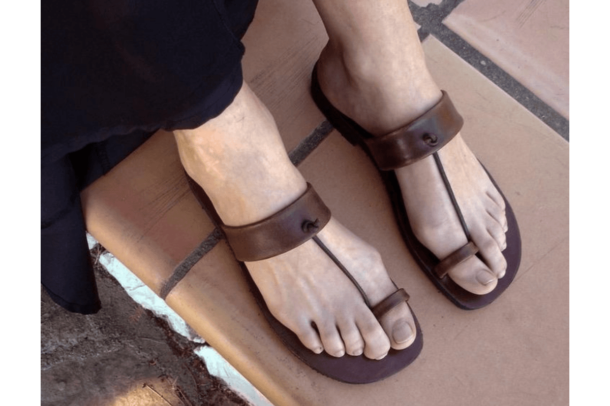 Latest Kolhapuri Sleeper Designs: हर आउटफिट के साथ परफेक्ट लगती है कोल्हापुरी चप्पल, देखें नए डिजाइन