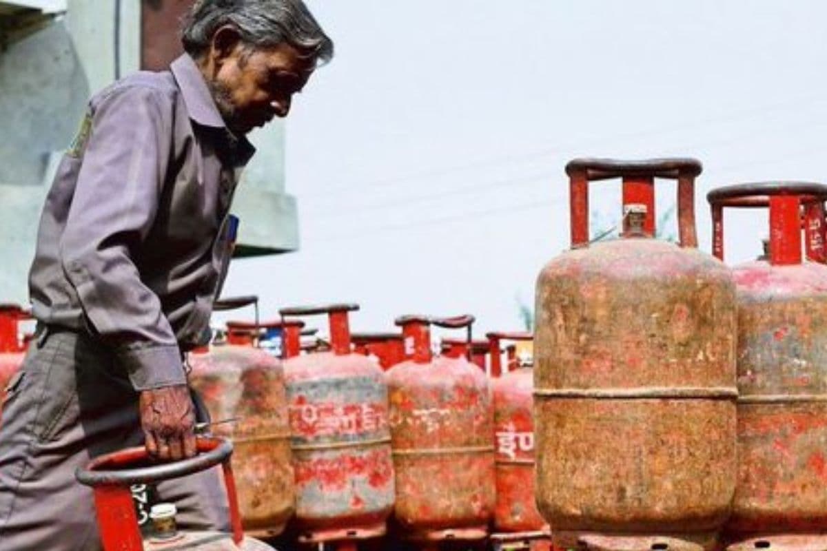 11 फरवरी 2025 को आपको कितने में मिलेगा एलपीजी सिलेंडर, यहां देखें 14 किलो वाले गैस का रेट