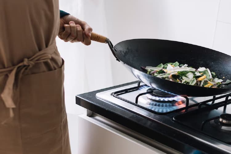 LPG Cylinder: जल्द दूर होगी एलपीजी सिलेंडर की किल्लत और घटेंगे दाम! एचपीसीएल करने जा रही ये काम