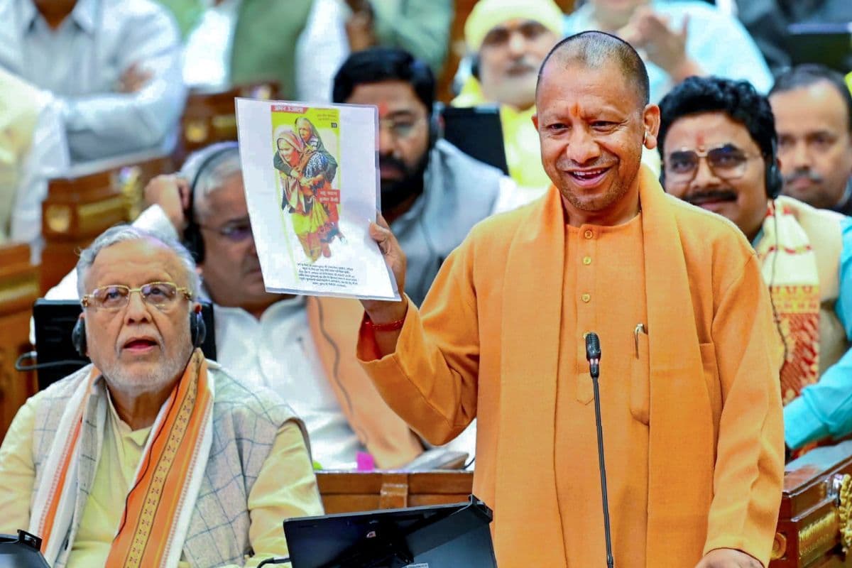 Mahakumbh 2025: 'गिद्धों को लाश, सूअरों को गंदगी, श्रद्धालुओं को भगवान…महाकुंभ में जिसने जो तलाशा उसे वो मिला', विपक्ष पर बरसे योगी आदित्यनाथ