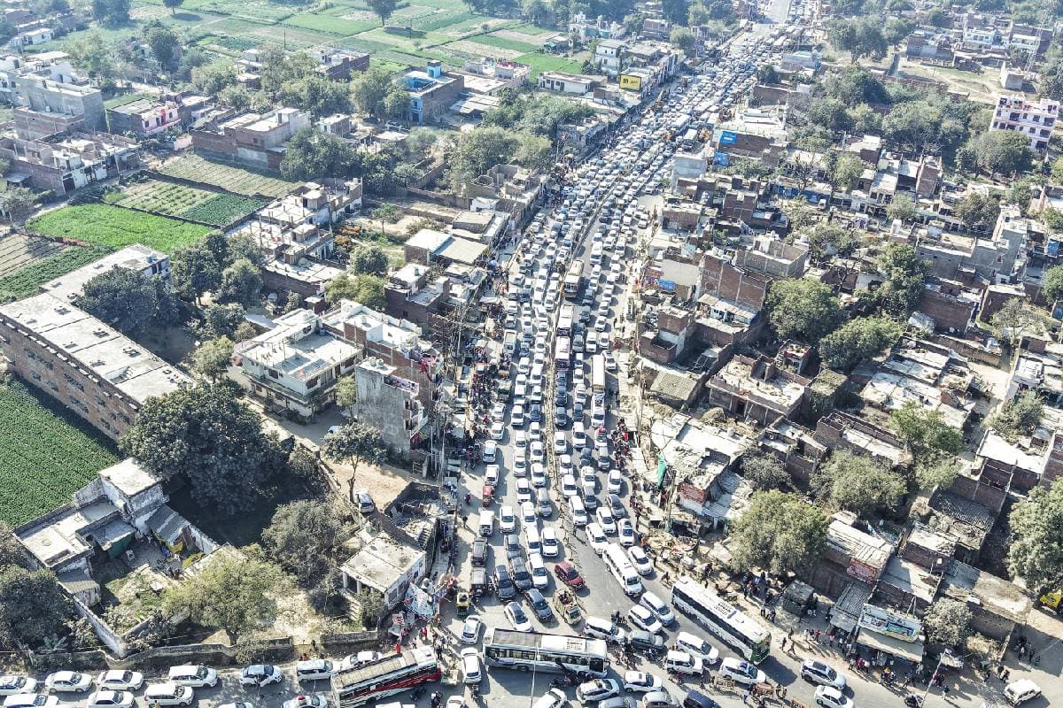Mahakumbh Traffic Jam Video : प्रयागराज स्टेशन पर भारी भीड़, सड़क पर घंटों फंसे श्रद्धालु, महाकुंभ में जाम से लोग परेशान