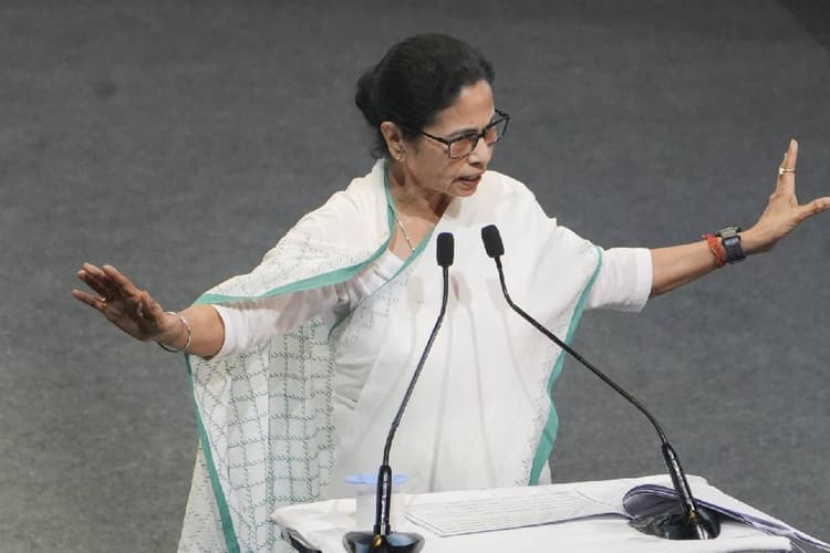 West Bengal Election 2026 : डूबते जहाज में नहीं बैठेंगी ममता बनर्जी, टीमएसी ने कहा- कांग्रेस से गठबंधन कतई नहीं