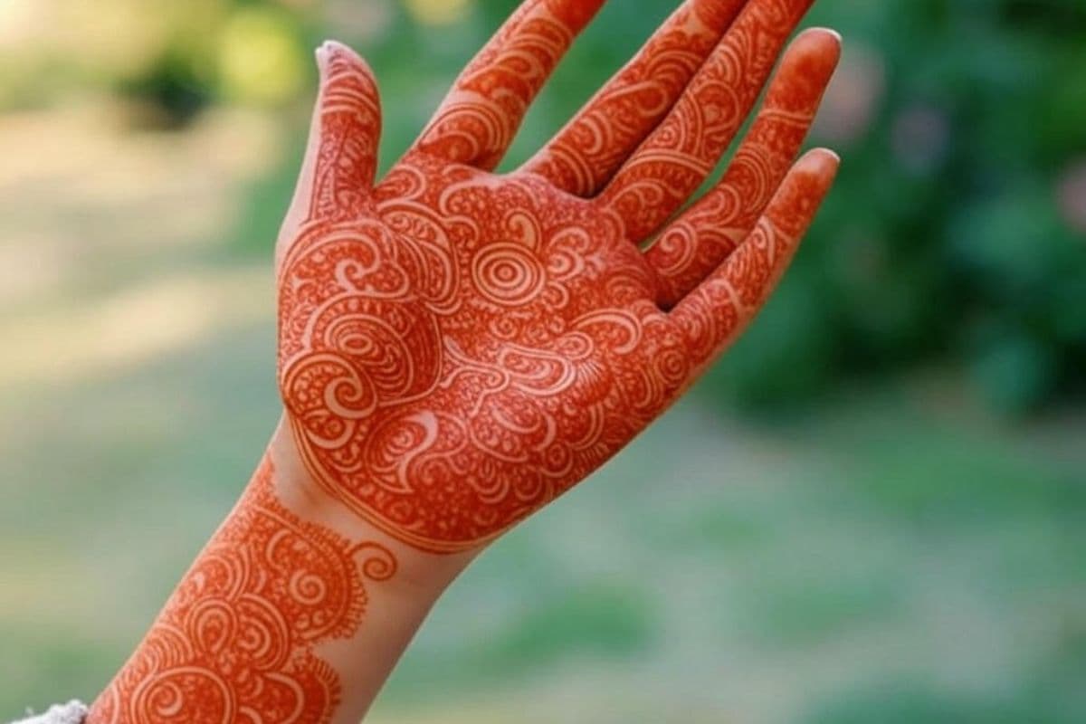 Mehndi Design: शादी के लिए हाथों में रचाएं ये खास डिजाइन की मेहंदी, दोगुनी बढाएगी आपकी खूबसूरती