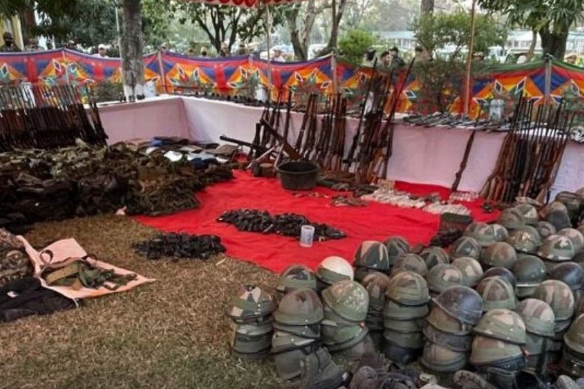 Manipur Meitei Video: मैतेई ग्रुप ने सरेंडर किए 200 से अधिक हथियार, राज्यपाल ने दिया था 7 दिनों का समय