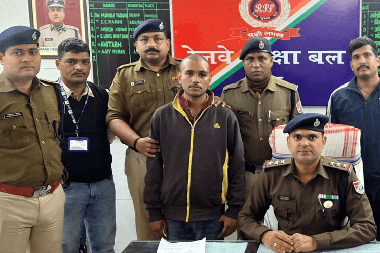 Muzaffarpur News: नाबालिग बच्ची का किडनैप करने वाले आरोपी को RPF ने दबोचा, सीसीटीवी की मदद से मिला सुराग