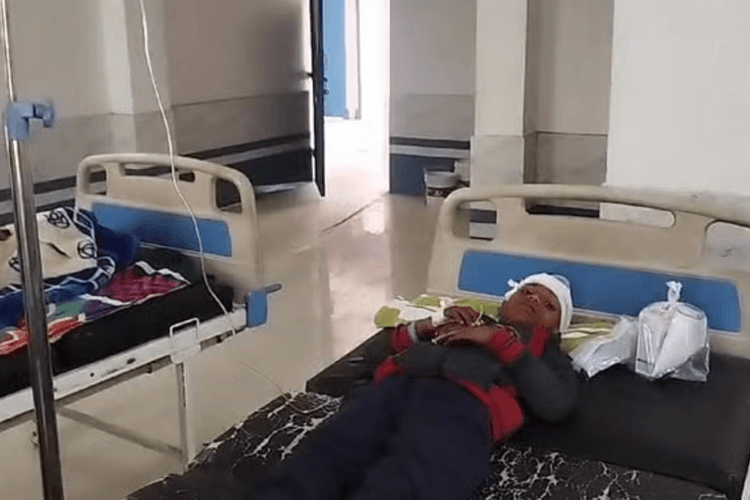 Muzaffarpur News: छात्रों से भरी स्कूल वैन अचानक पलटी, 16 बच्चे चोटिल, एक की हालत गंभीर