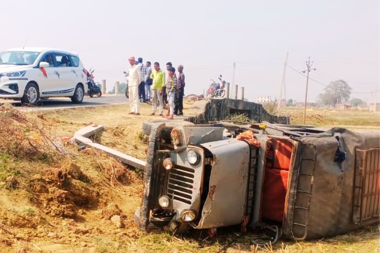 पलामू : पाटन में पलटा अनियंत्रित कमांडर, लातेहार के बुजुर्ग की मौत, चालक फरार