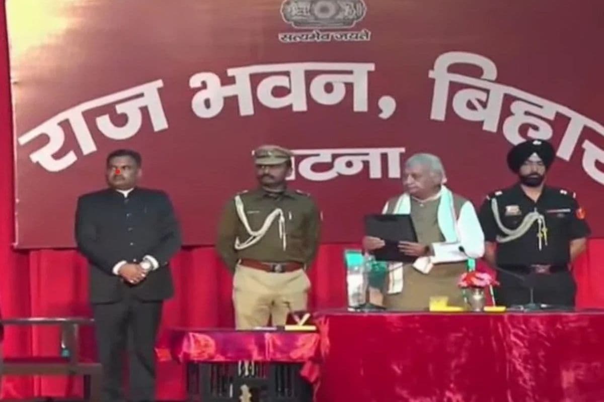 Bihar Cabinet Expansion: राज्यपाल आरिफ मोहम्मद खान ने 7 विधायकों को दिलाया मंत्री का शपथ, सीएम और डिप्टी सीएम रहे मौजूद Bihar Cabinet Expansion: राज्यपाल आरिफ मोहम्मद खान ने 7 विधायकों को दिलाया मंत्री का शपथ, सीएम और डिप्टी सीएम रहे मौजूद