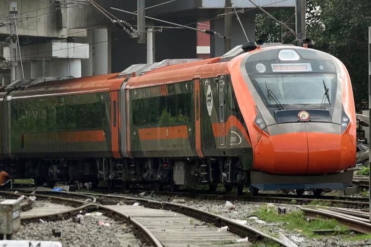 पटना-गोरखपुर वंदे भारत ट्रेन को लेकर आई बड़ी जानकारी, इस दिन से शुरू होगा परिचालन