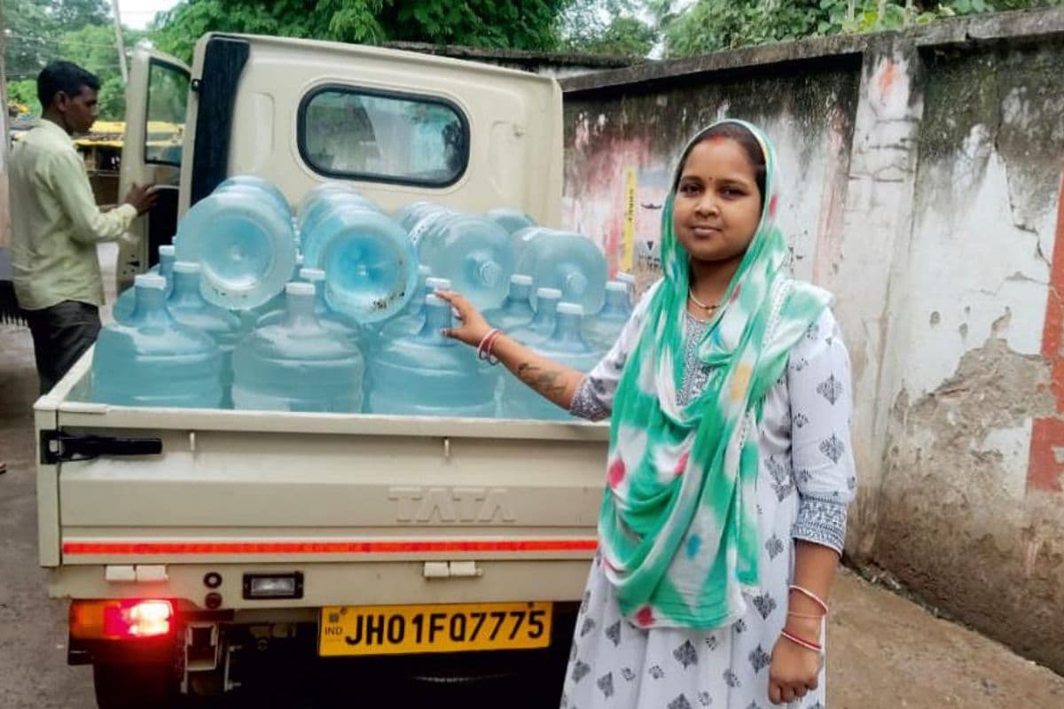 Success Story: कभी एक-एक रुपए के लिए थीं मोहताज, मजदूरी से करने लगीं कारोबार, उद्यमी रीना देवी ऐसे बन गयीं लखपति
