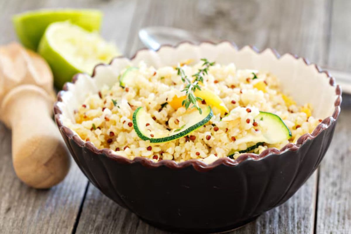 Rava Upma Recipe: घर पर ही बनाएं रवे से एक हल्का नास्ता, स्वाद से भरपूर, सेहत के लिए फायदेमंद