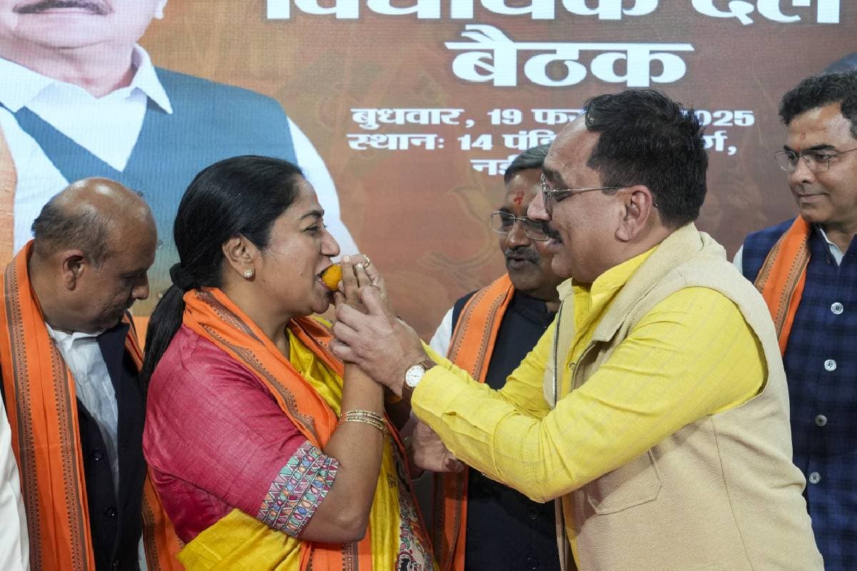Rekha Gupta : यूं ही बीजेपी ने रेखा गुप्ता को दिल्ली के लिए नहीं चुना, 1992 से 2025 तक रहीं एक्टिव