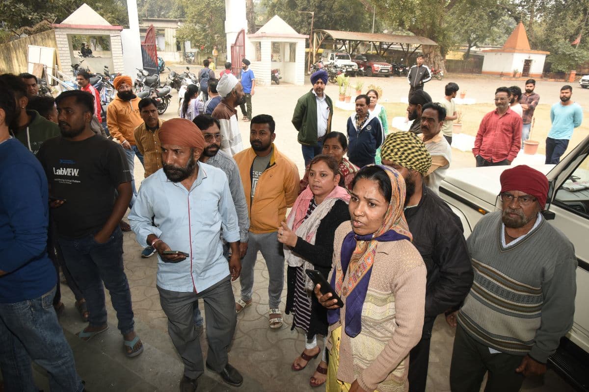 Crime News: ‘कार ठीक से चलाया करो’ बस इतनी सी बात पर स्कूटी सवार युवक की चाकू मार कर हत्या, दोस्त की हालत गंभीर