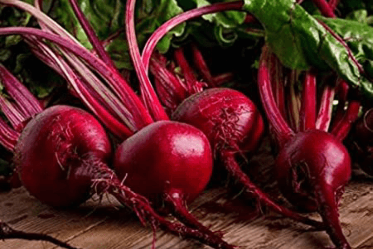 Beetroot Benefits: कैंसर जैसी असाधारण बीमारी को इस फल के सेवन से दूर भगाएं, स्किन और बीपी में भी कारगर