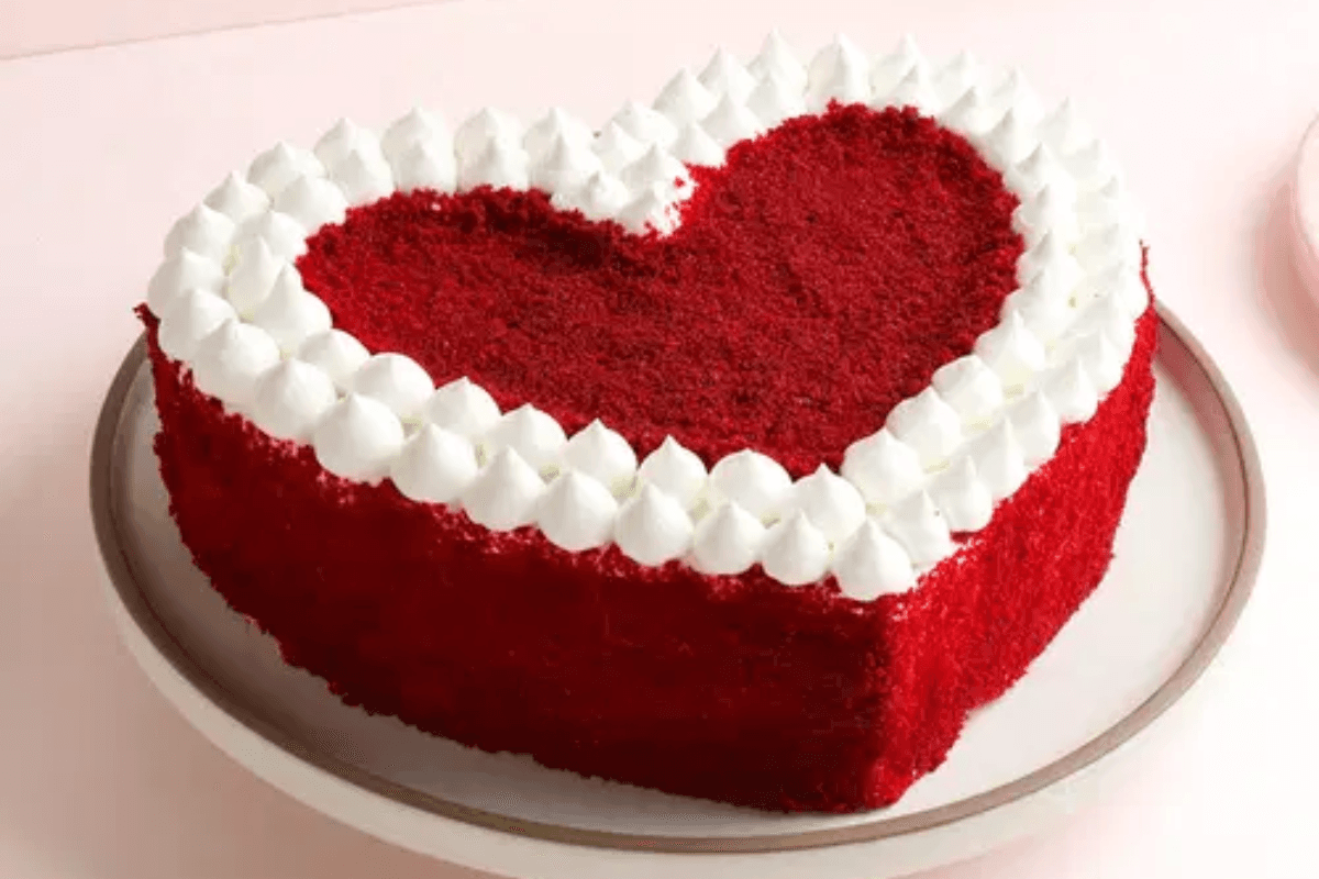 Valentine Week Special Cake: वैलेंटाइन डे पर पार्टनर के लिए बनाएं हार्ट शेप केक, प्यार होगा 2X