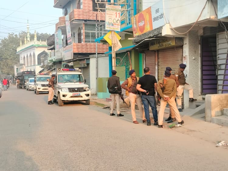 Video: बिहार के भागलपुर में NIA की छापेमारी, जाली नोट के साथ गिरफ्तार हुए शख्स के घर की ली तलाशी
