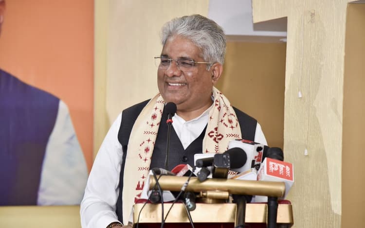 Bihar Politics: 'पहले हमारे खिलाफ थे, अब एक-दूसरे के खिलाफ', पटना पहुंचे मोदी के मंत्री ने महागठबंधन पर कसा तंज