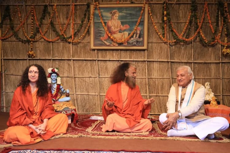 Photos: महाकुंभ पहुंचे बिहार के राज्यपाल आरिफ मोहम्मद खान, स्वामी चिदानंद सरस्वती ने भेंट की रुद्राक्ष