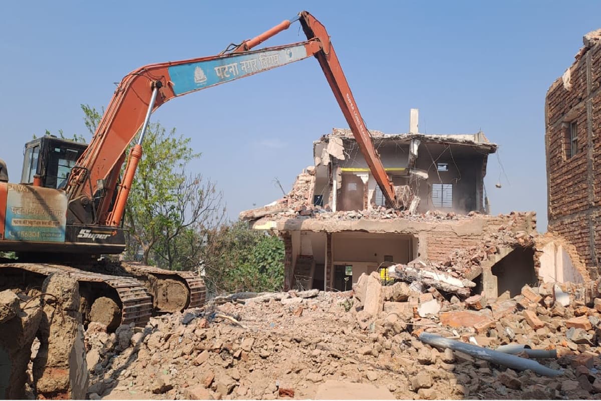 bulldozers action in patna
