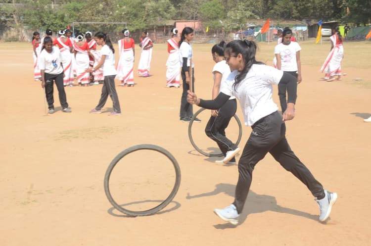 ranchi news : रांची वीमेंस कॉलेज परिसर में वार्षिक खेलकूद प्रतियोगिता, एक-दूसरे से आगे निकलने की लगी रही होड़