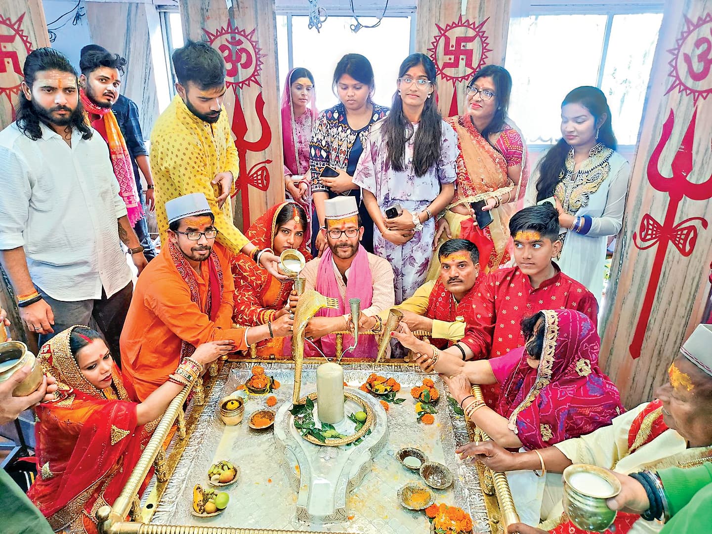 ranchi news : पहाड़ी बाबा का 101 किलो दूध से महारुद्राभिषेक