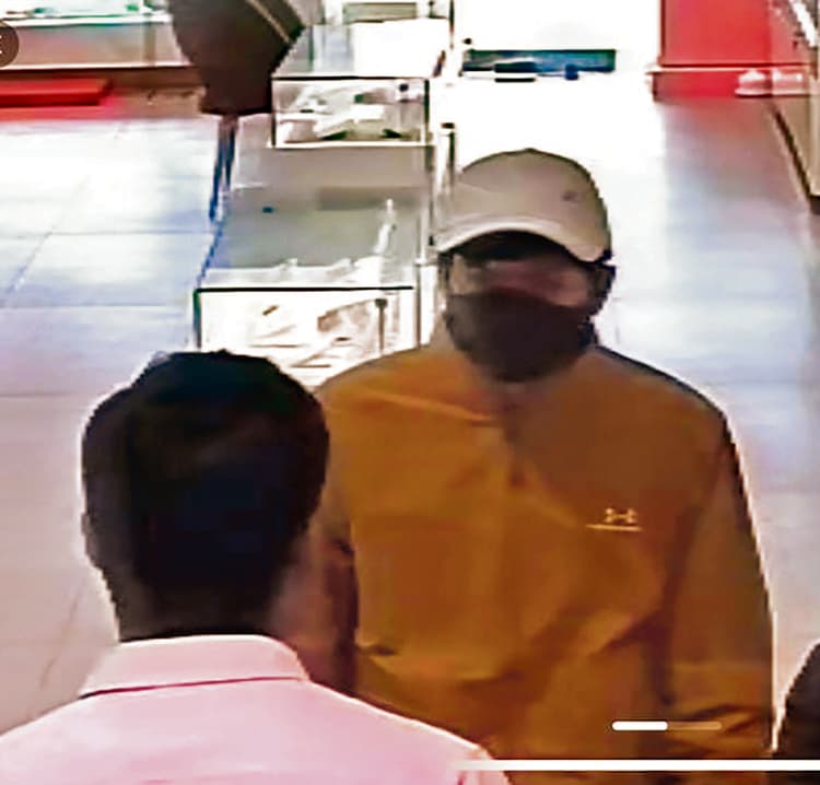 Patna New : दानापुर में ज्वेलरी शॉप से नौ मिनट में सात लुटेरे 45 लाख के जेवर ले उड़े