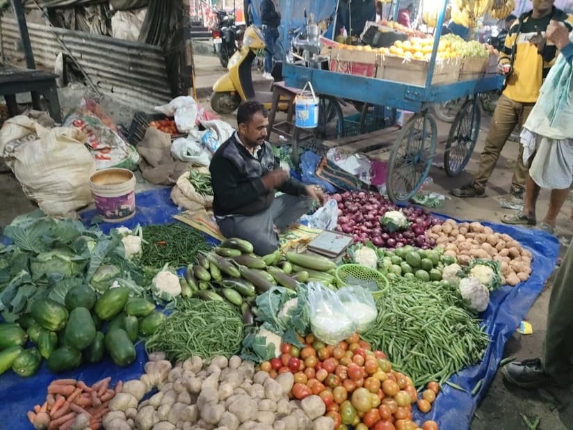 हरी सब्जियों की कीमत में लगातार आ रही गिरावट, किसान परेशान