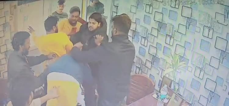 Ranchi News : कार पार्किंग के विवाद में मारपीट, केस दर्ज