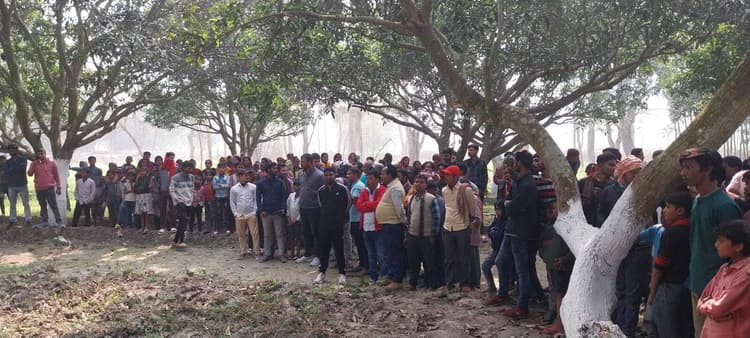 पेड़ से लटका मिला अज्ञात बंजारन का शव