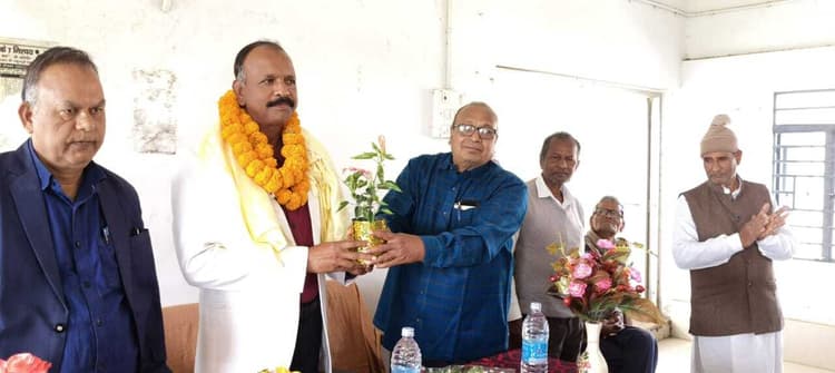 महाविद्यालय के नवनियुक्त सचिव ने कॉलेज पहुंचकर ली जानकारी