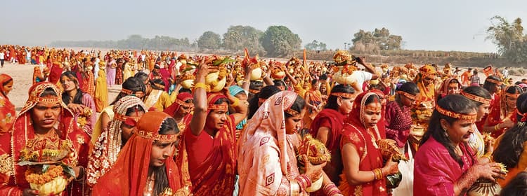 Gaya News : दखनेर में ज्ञानयज्ञ को लेकर 1100 कलश के साथ निकली शोभायात्रा