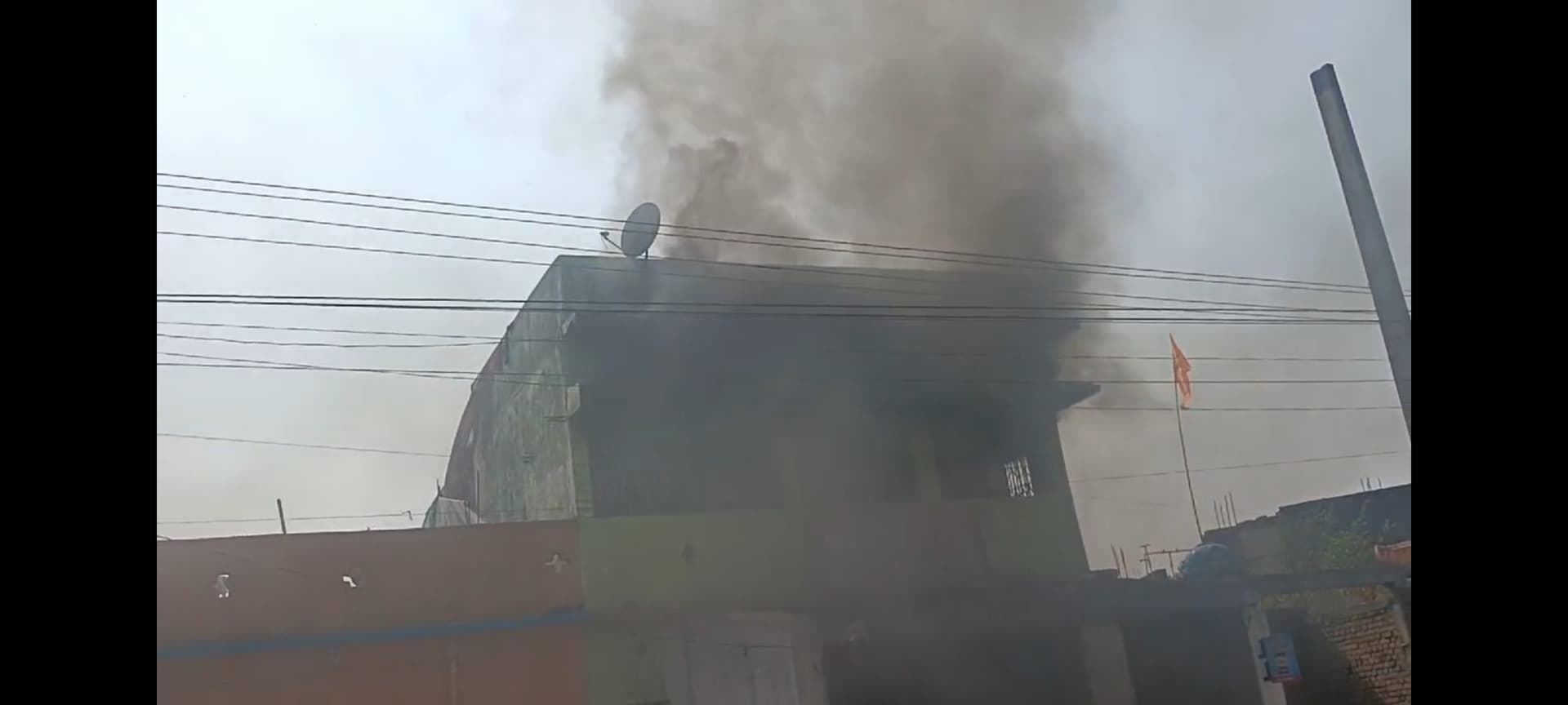 शाॅर्ट सर्किट से घर में लगी आग, लाखों का सामान जलकर खाक