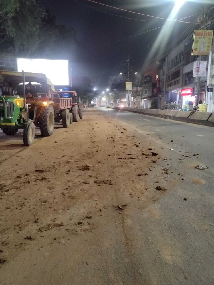 Ranchi news : राजधानी की सड़कों पर मिट्टी और गोबर गिराने वाले वाहनों पर होगी कार्रवाई