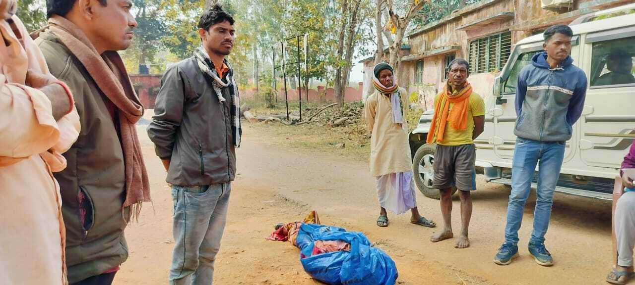 मनिका में धारदार हथियार से वृद्ध की हत्या