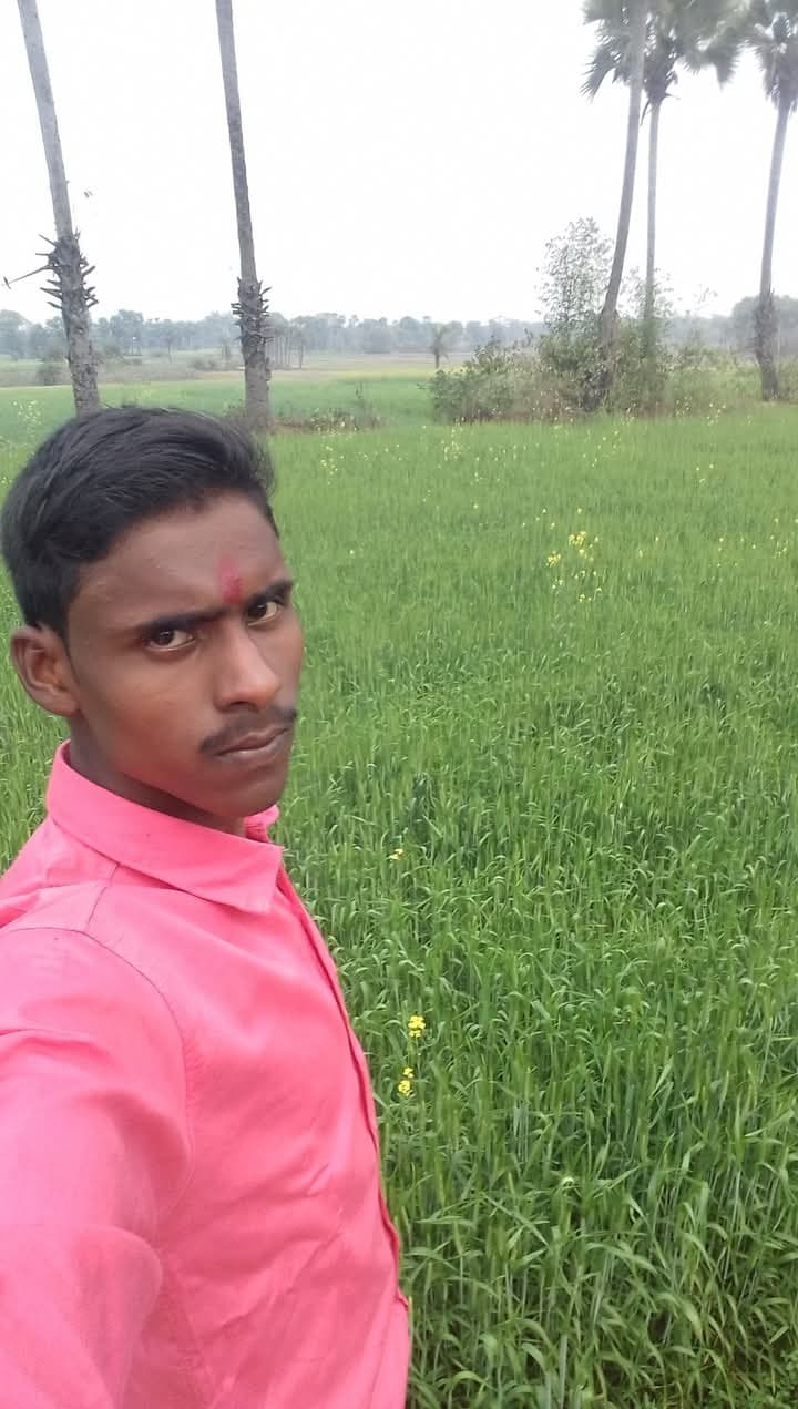 सिमराकोला गांव के समीप पेड़ से लटका मिला 25 वर्षीय युवक का शव, परिजनों में कोहराम