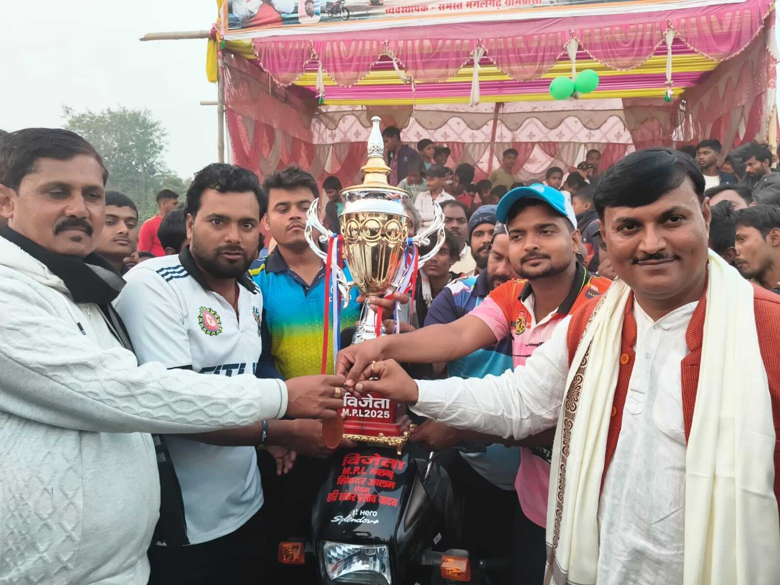 प्रीमियर लीग फाइनल मैच में शांतिनिकेतन बेगूसराय की टीम विजय घोषित